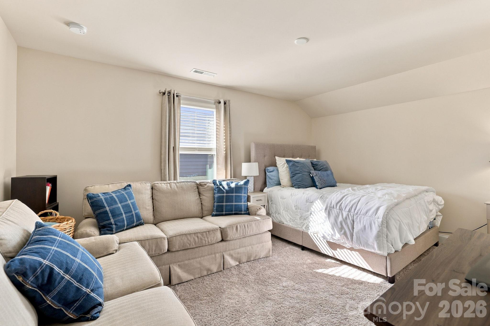 19201 Yellow Birch Drive Property Photo 14