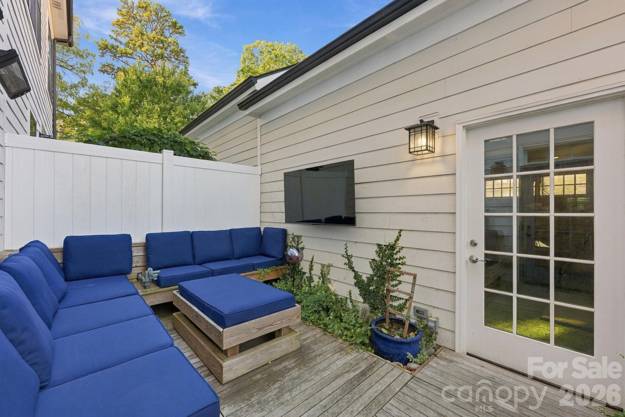 519 Griffith Village Lane Property Photo 24