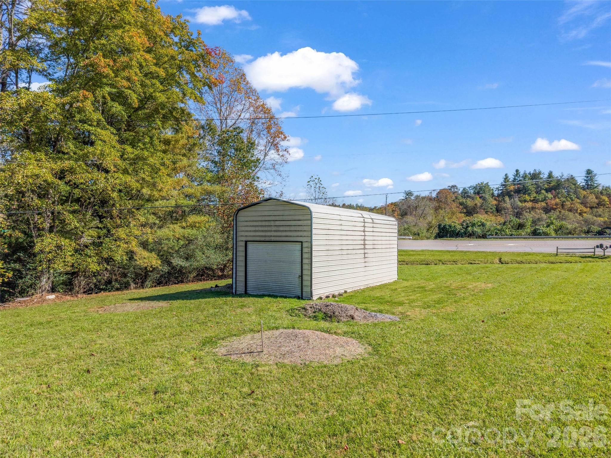 24 Snyder Lane Property Photo 6