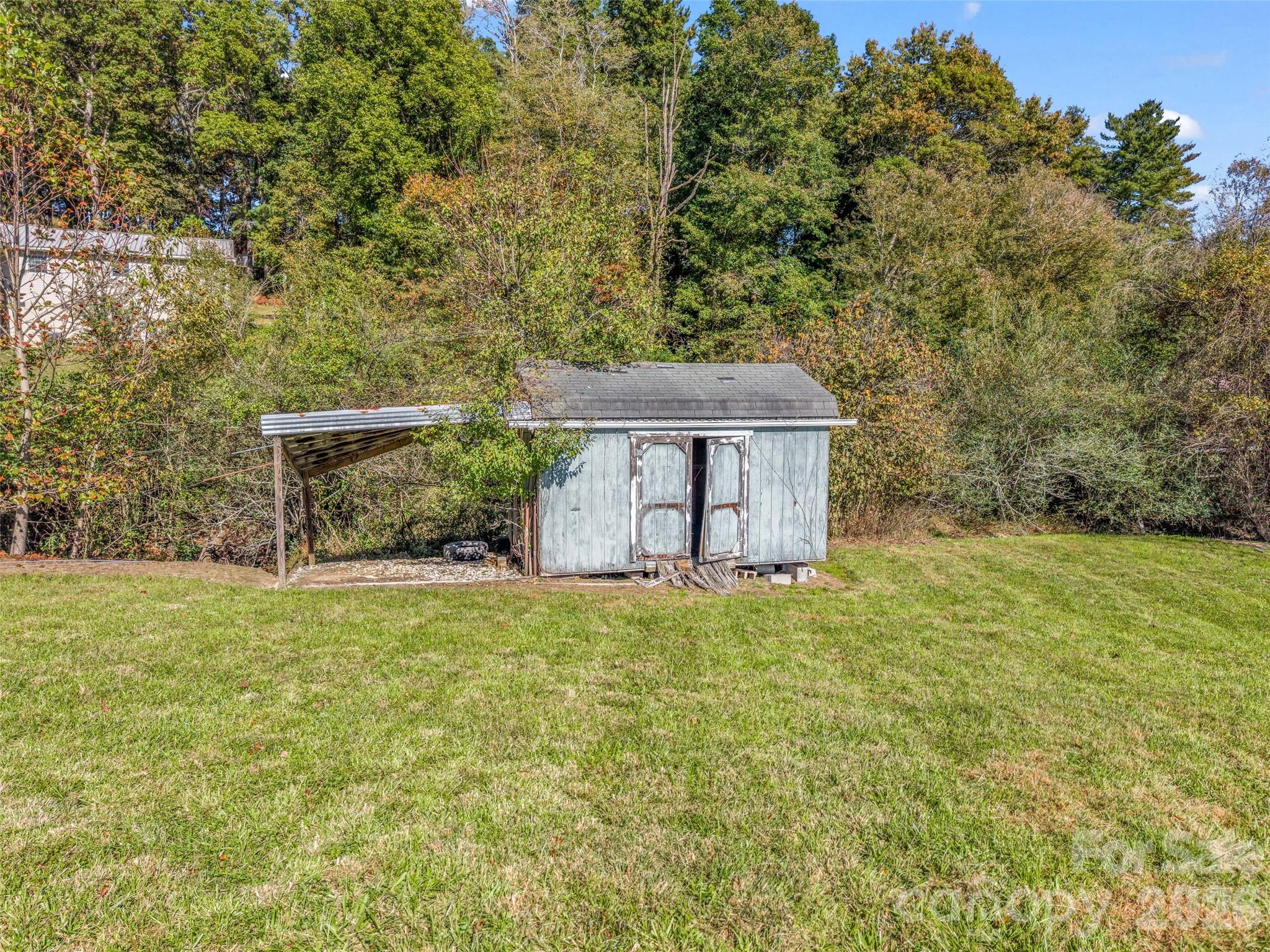 24 Snyder Lane Property Photo 10