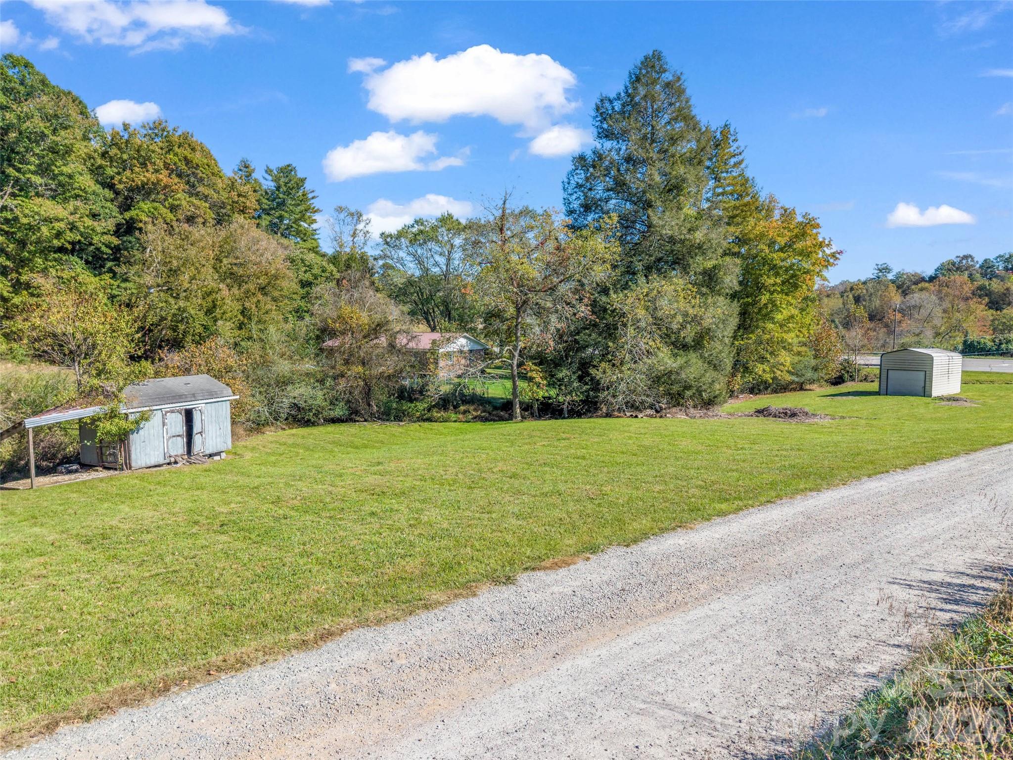 24 Snyder Lane Property Photo 14