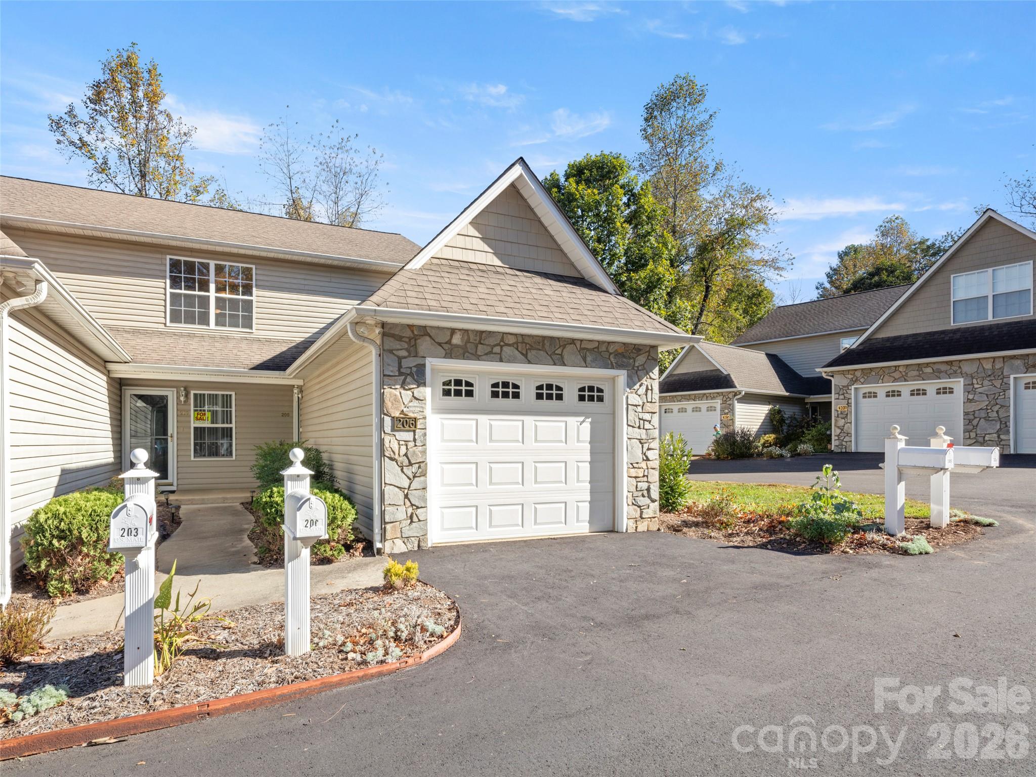 206 Waters Edge Drive Property Photo 1