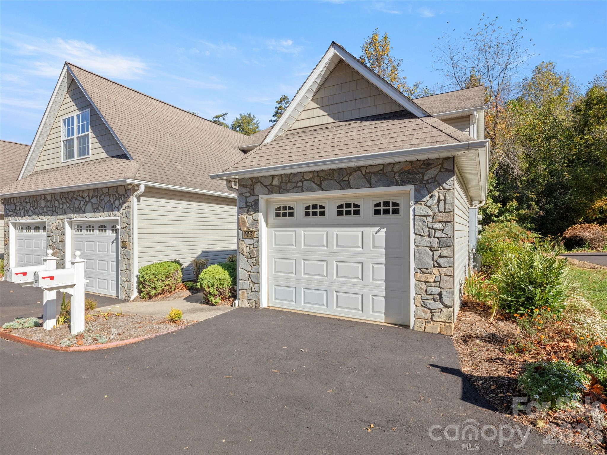 206 Waters Edge Drive Property Photo 2