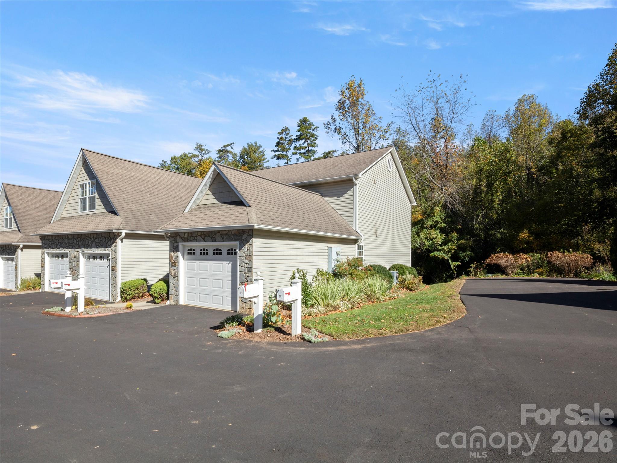 206 Waters Edge Drive Property Photo 3