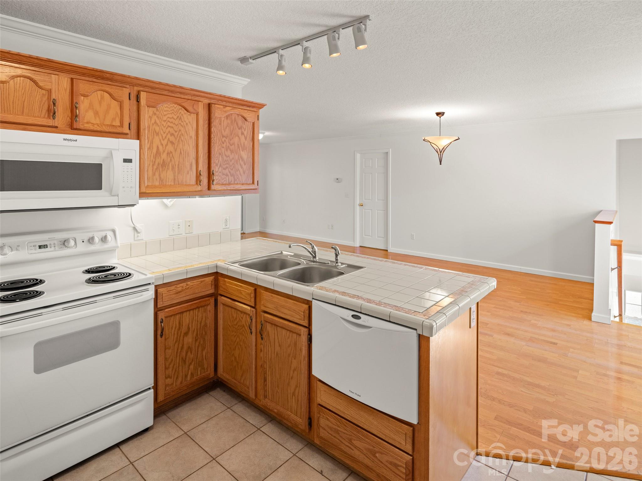 206 Waters Edge Drive Property Photo 15