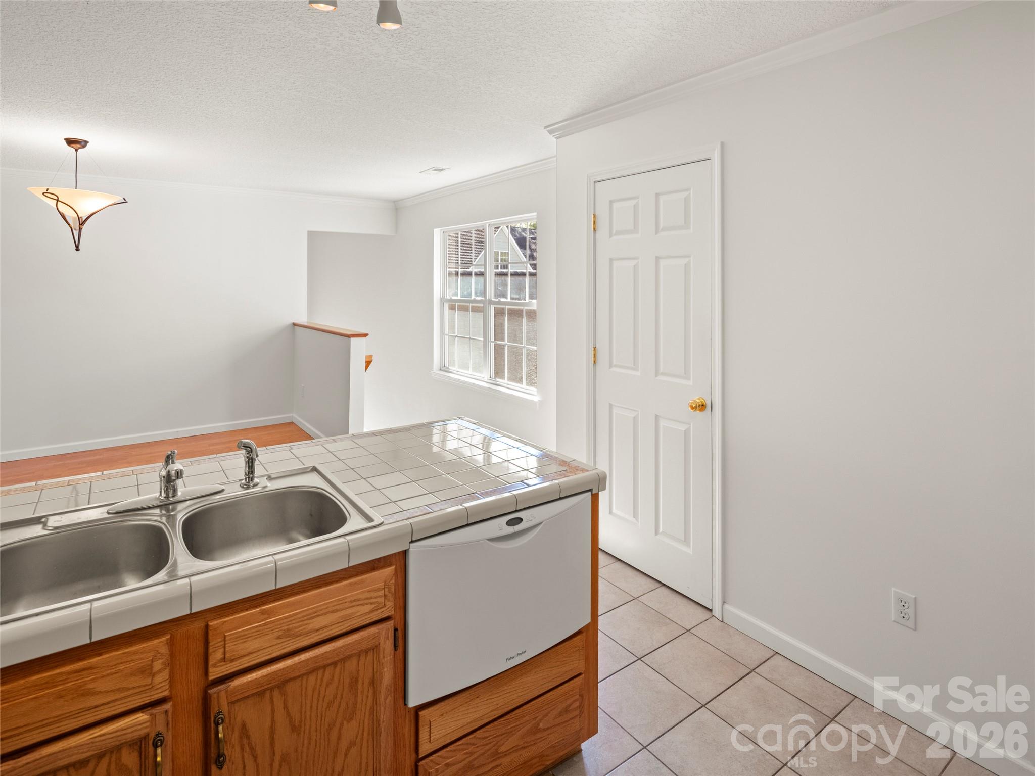 206 Waters Edge Drive Property Photo 16