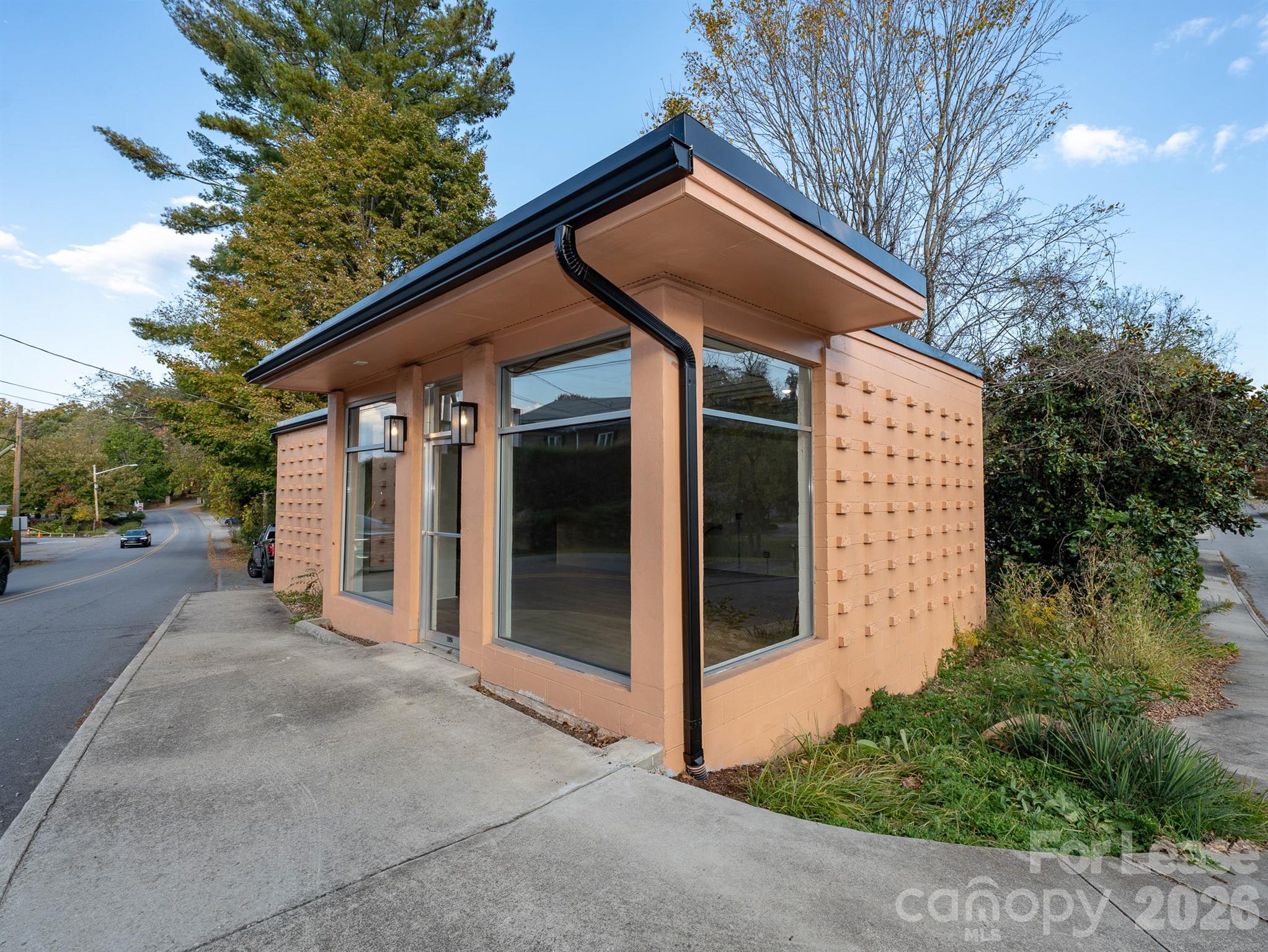 452 Wall Street Property Photo 9
