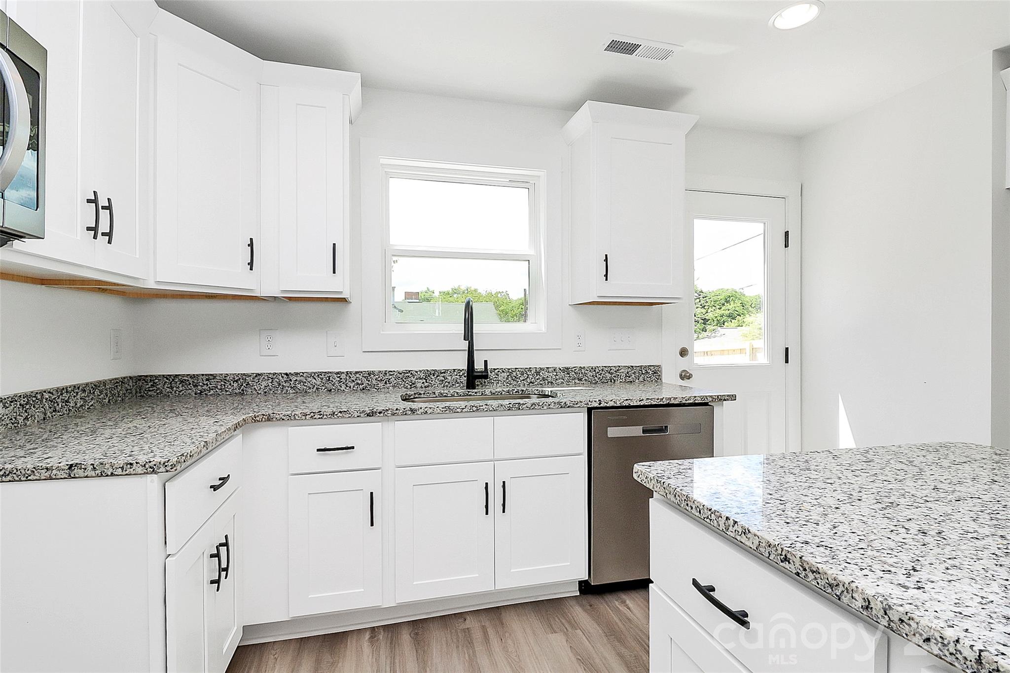 18 4th Avenue Property Photo 21