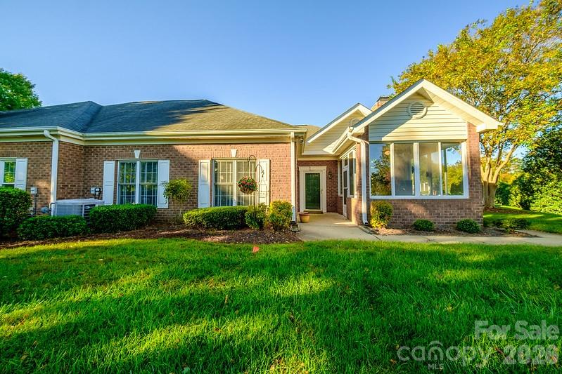 8562 Highland Glen Drive Property Photo 1