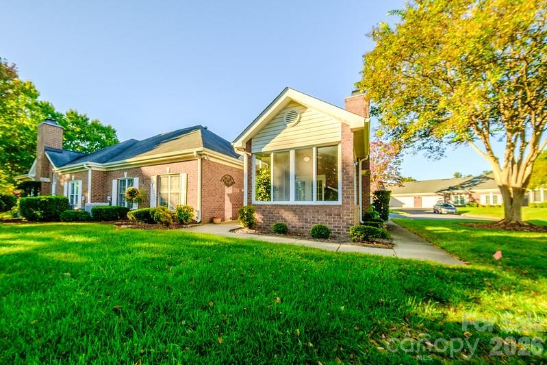 8562 Highland Glen Drive Property Photo 2
