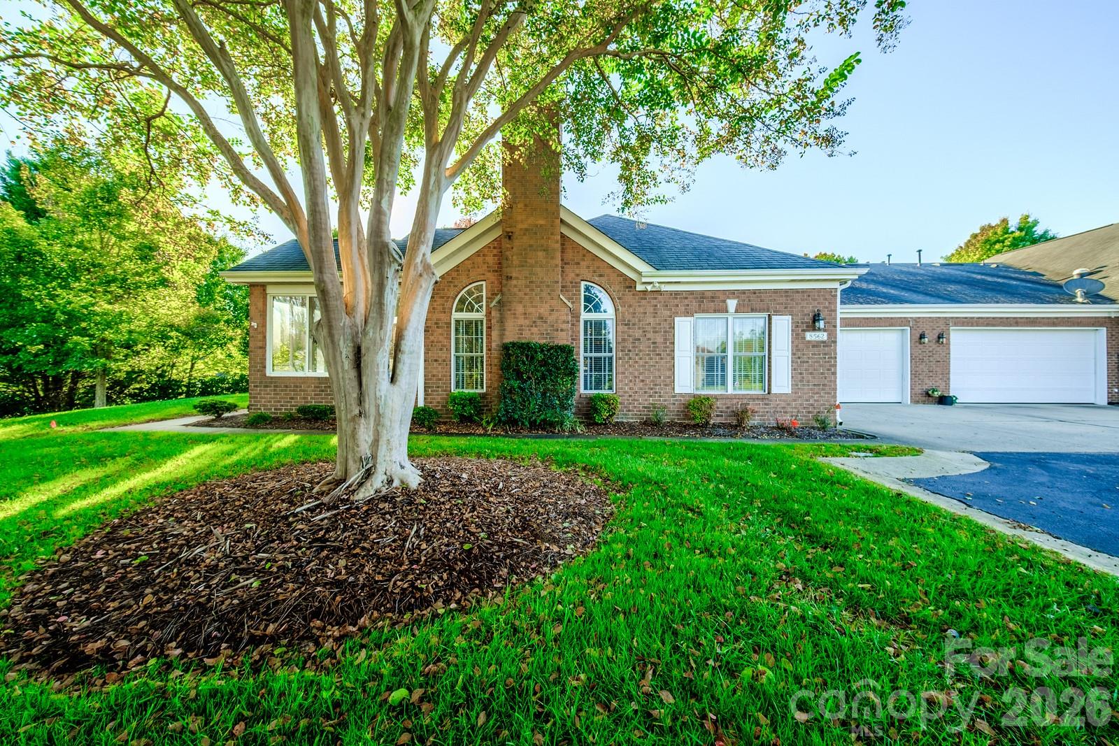 8562 Highland Glen Drive Property Photo 3