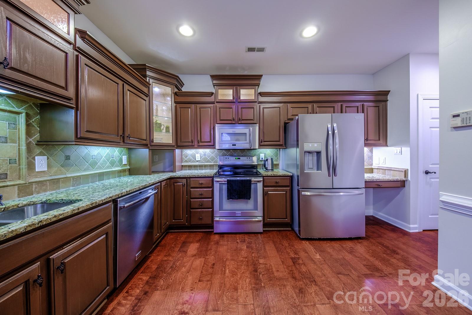 8562 Highland Glen Drive Property Photo 6