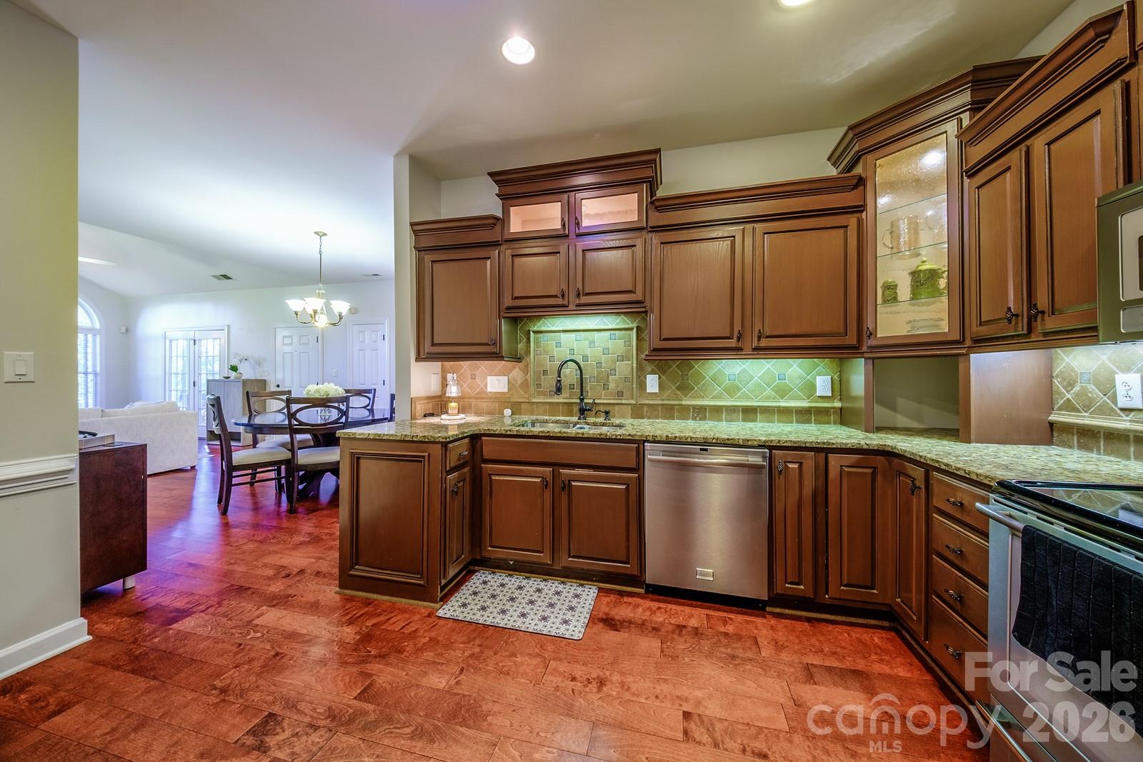 8562 Highland Glen Drive Property Photo 8