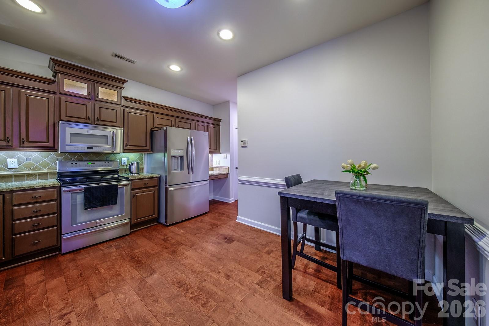 8562 Highland Glen Drive Property Photo 10