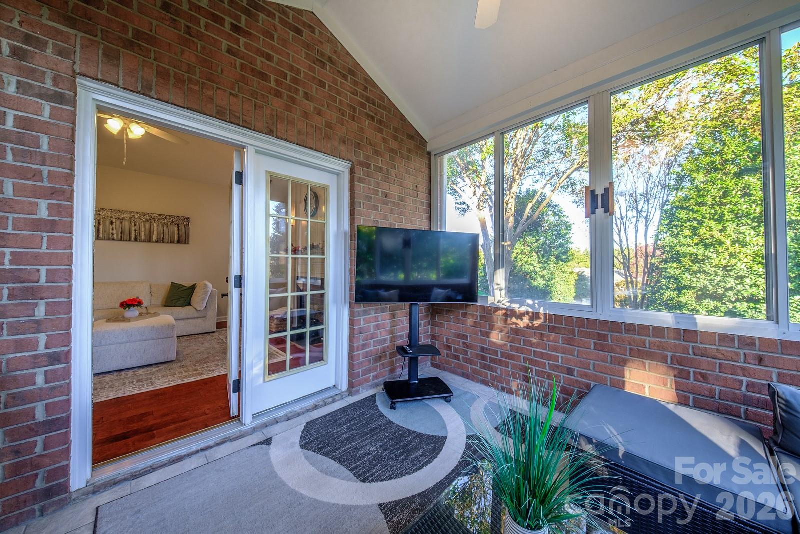 8562 Highland Glen Drive Property Photo 23