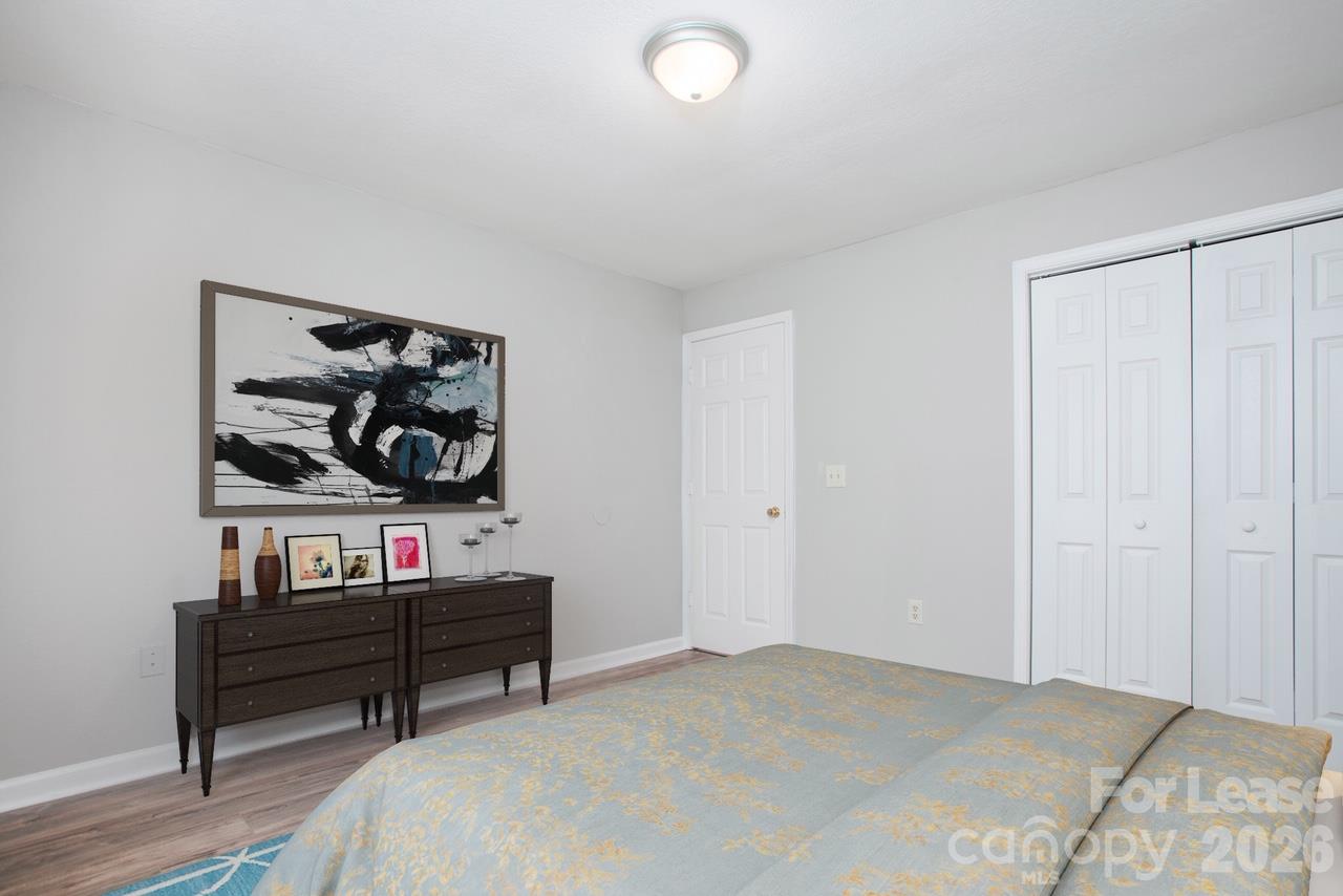 331 Crown Point Drive Property Photo 4