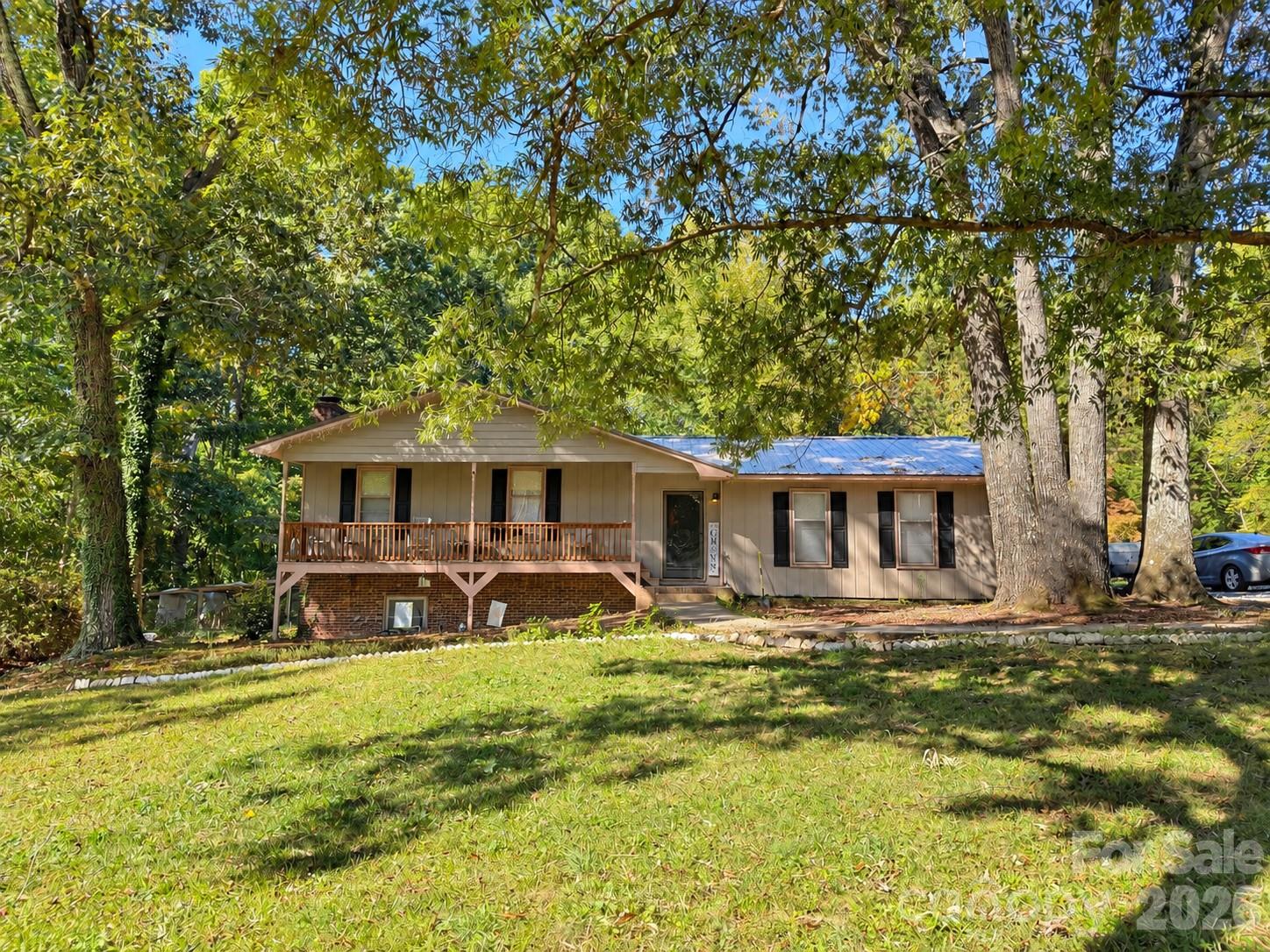 716 Carson Street Property Photo 1