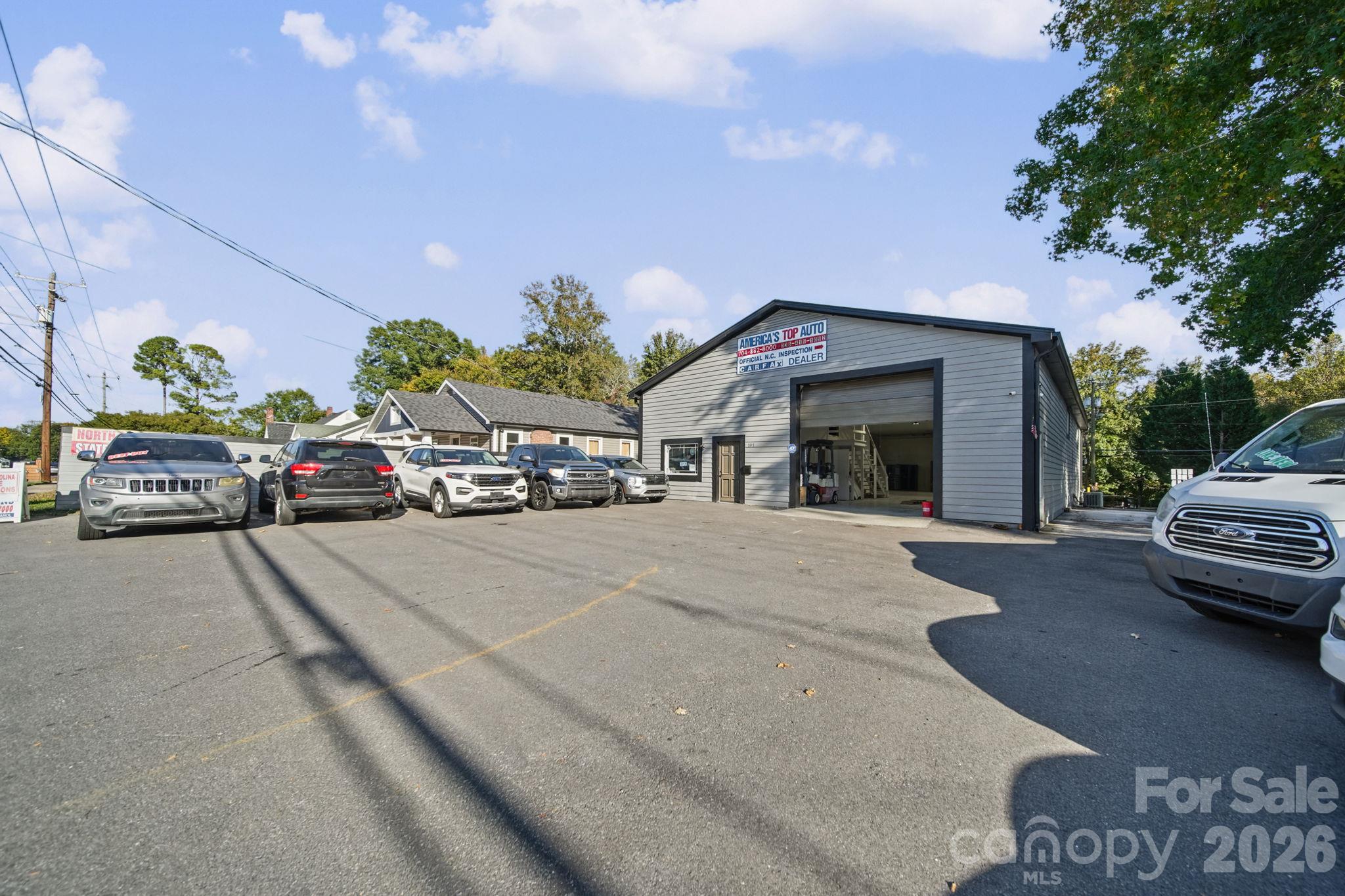 707 N Salisbury Avenue Property Photo 3