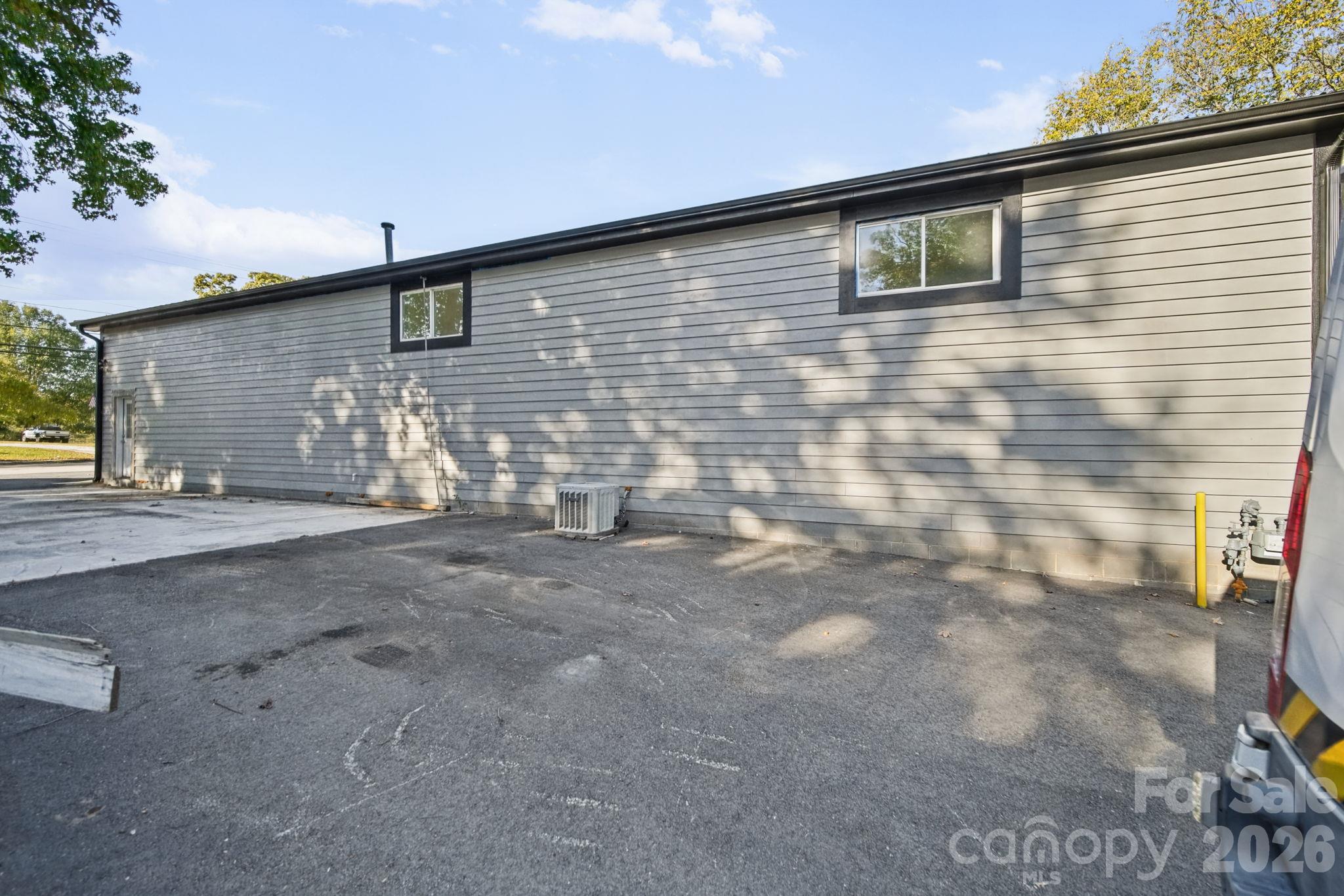 707 N Salisbury Avenue Property Photo 9