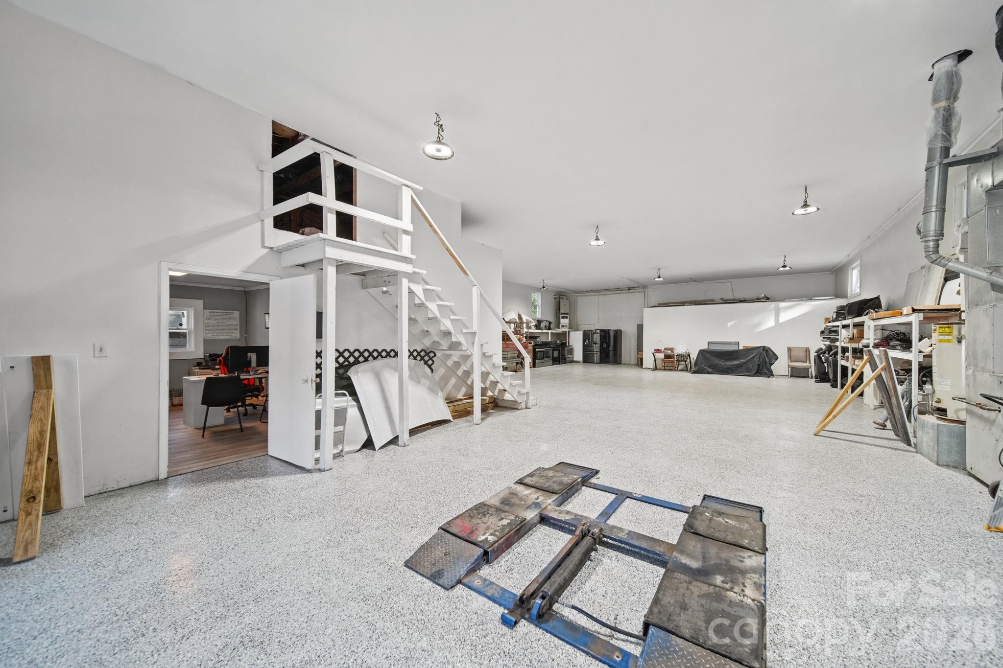 707 N Salisbury Avenue Property Photo 15