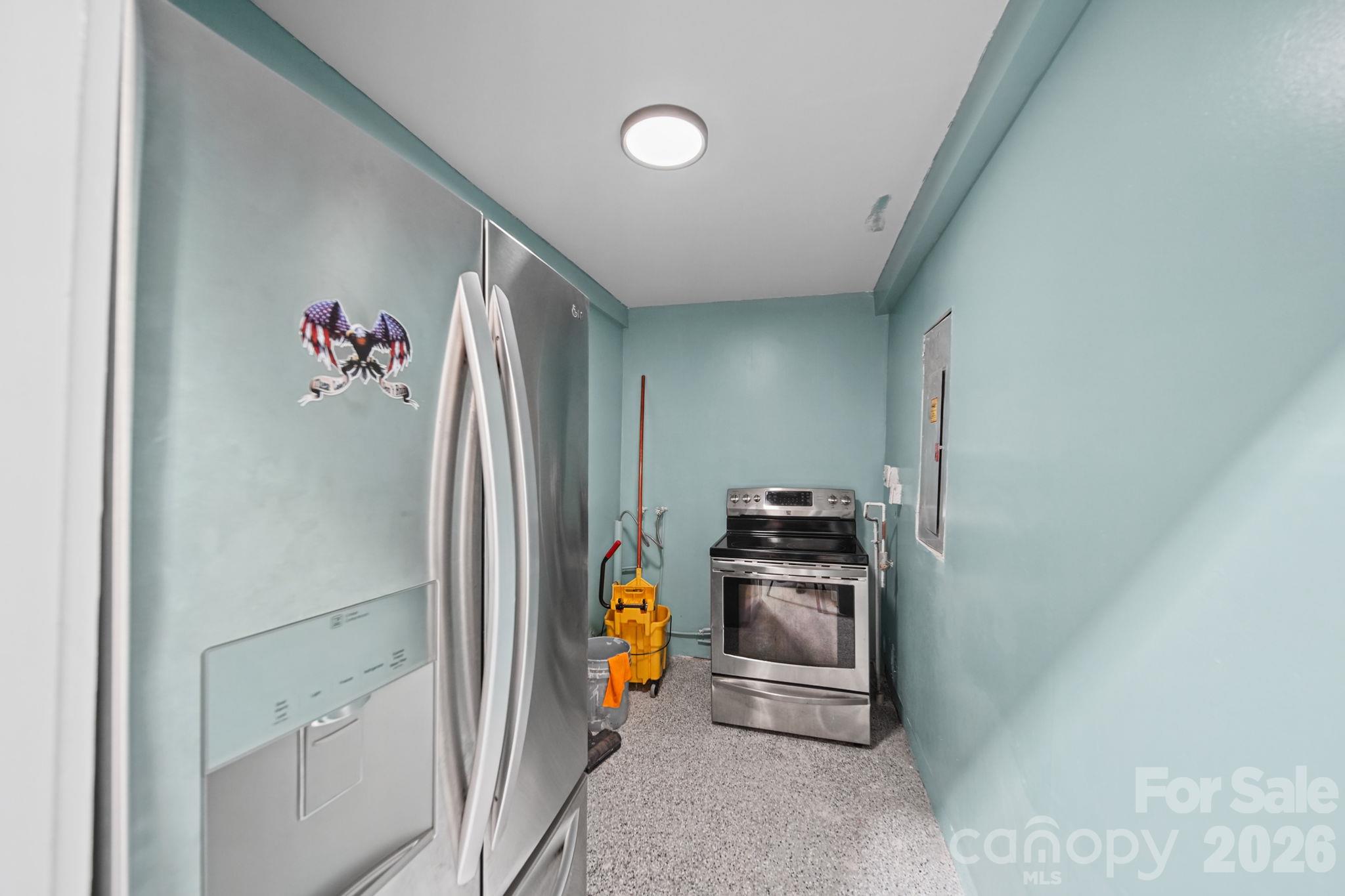 707 N Salisbury Avenue Property Photo 27