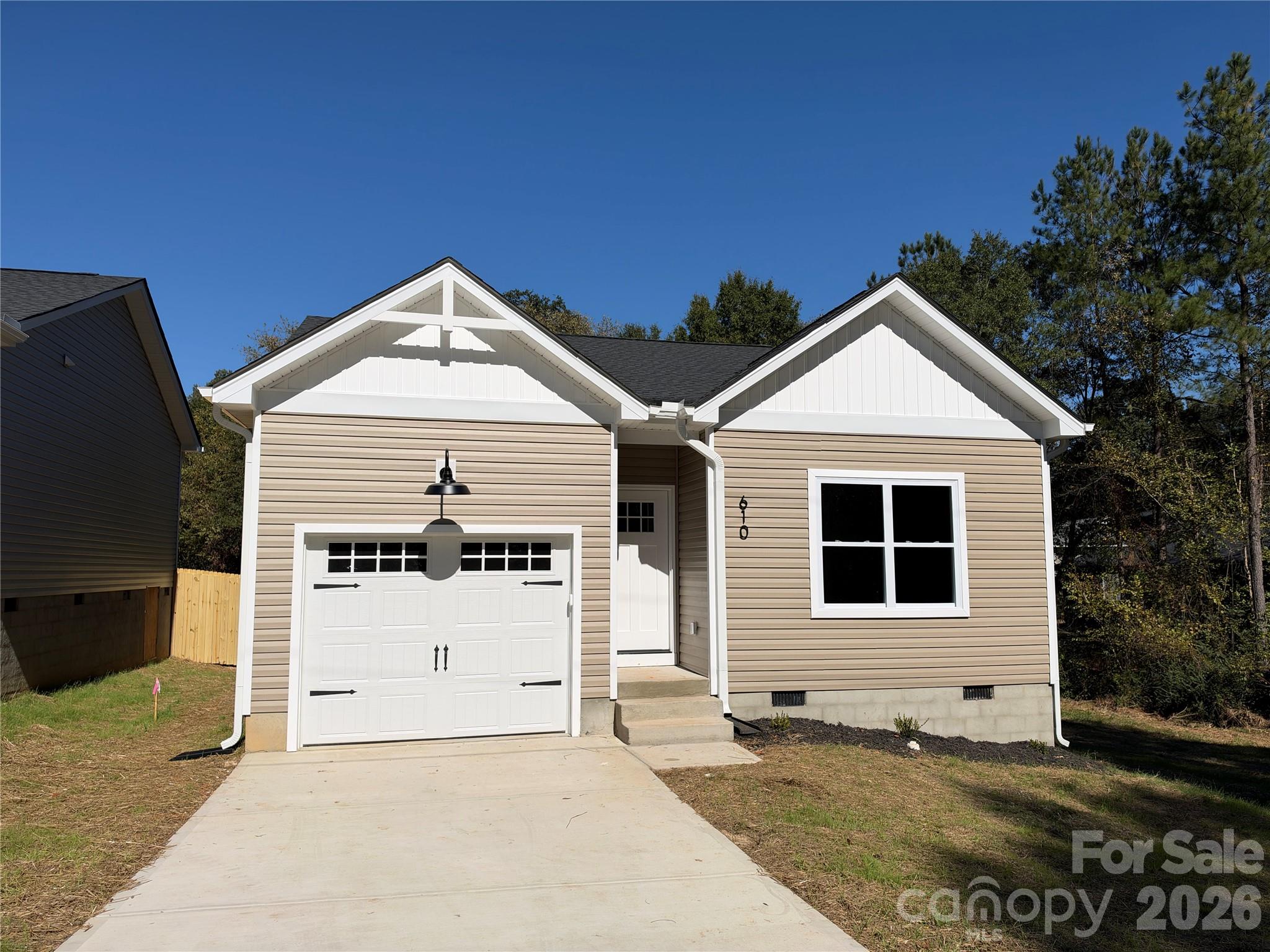 610 E Robinson Street Property Photo 1