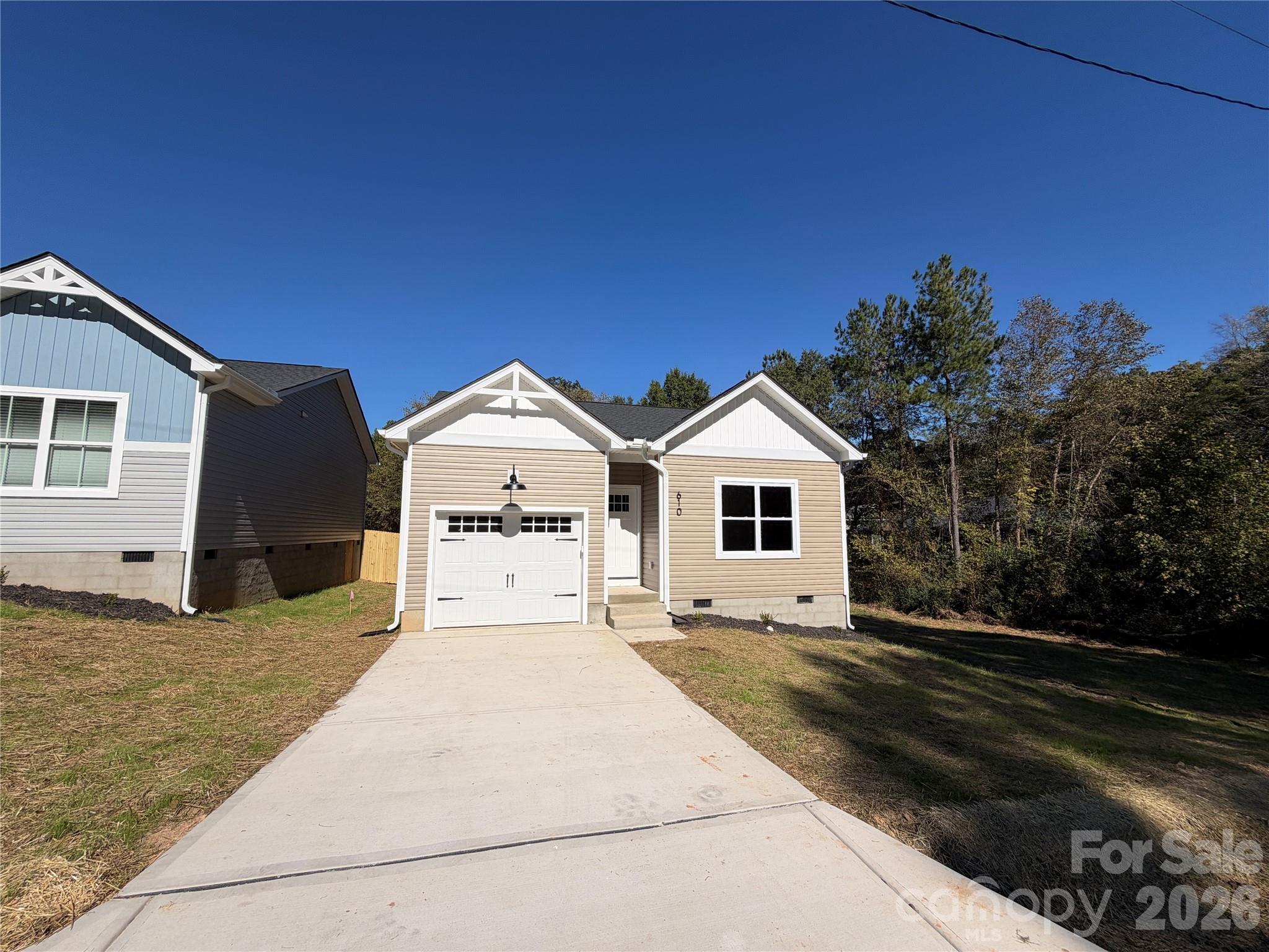 610 E Robinson Street Property Photo 2