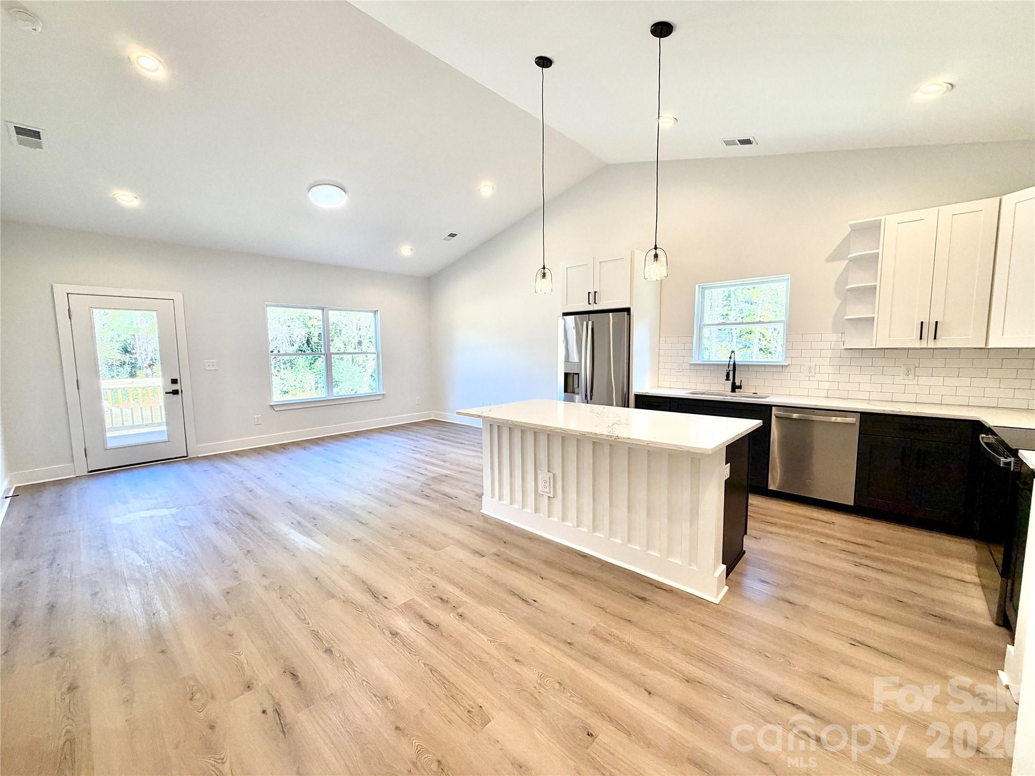 610 E Robinson Street Property Photo 5
