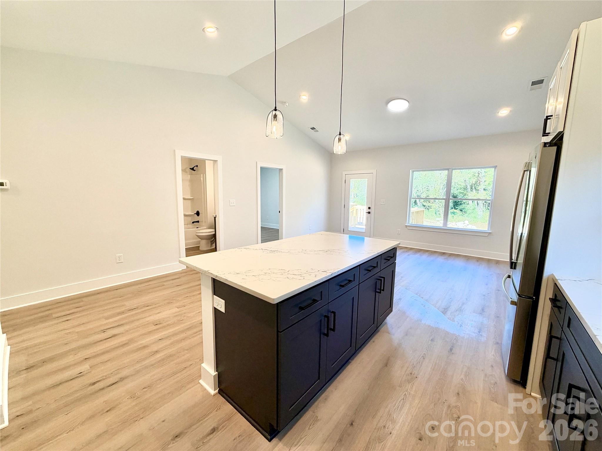 610 E Robinson Street Property Photo 8