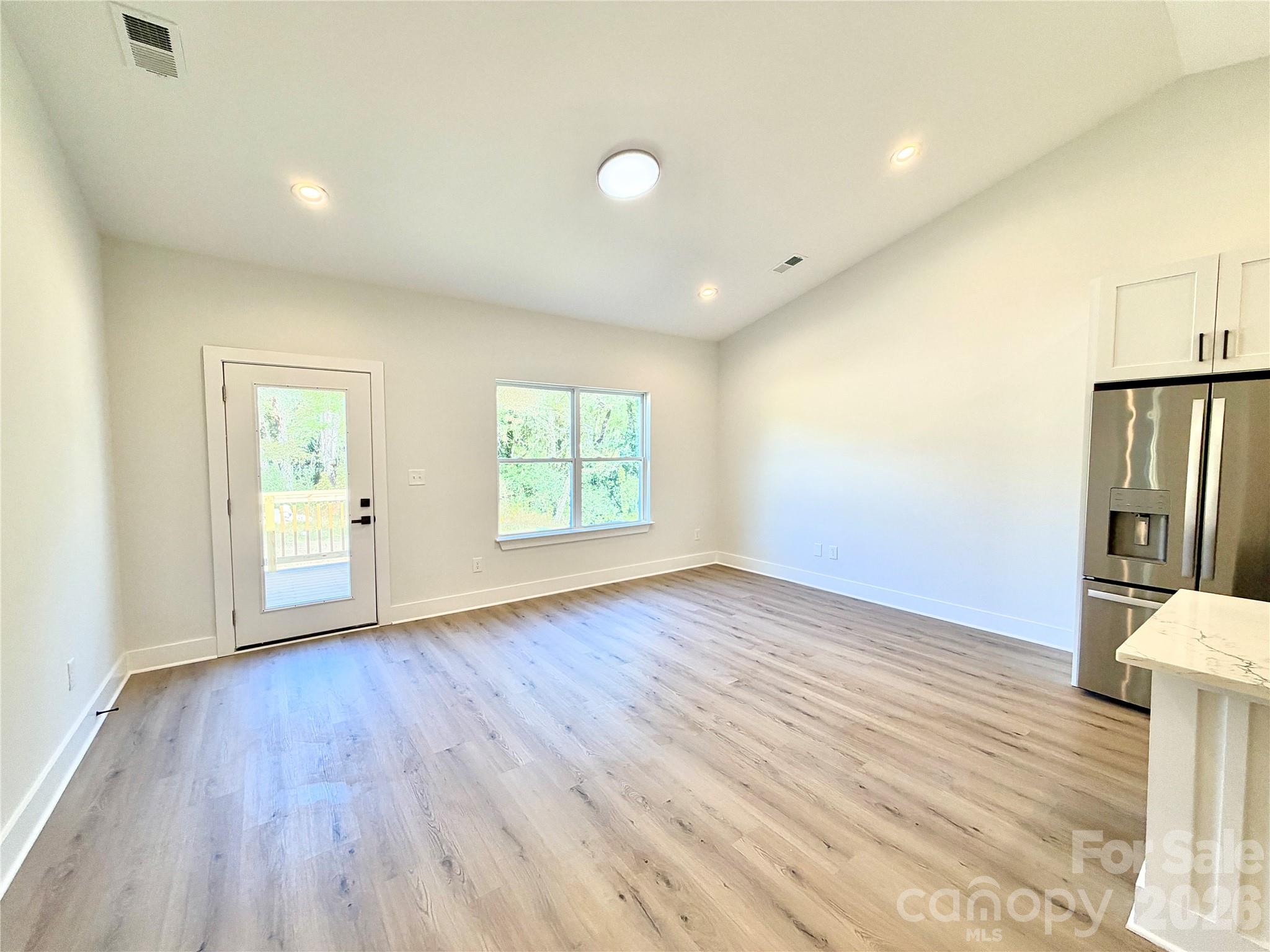 610 E Robinson Street Property Photo 10