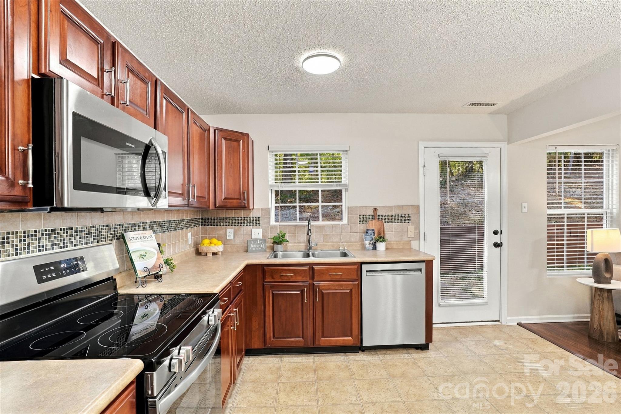 1901 Beckwith Lane Property Photo 14