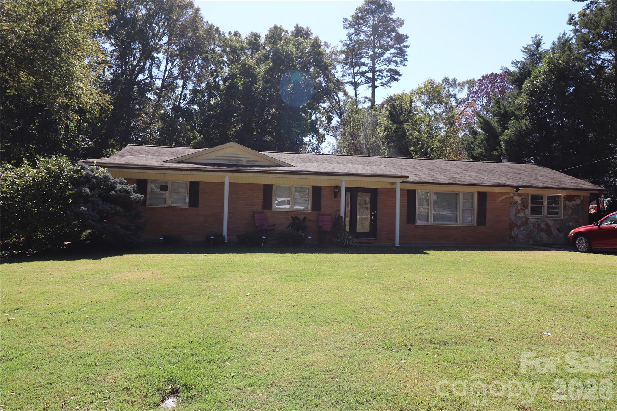 2157 Ridgewood Drive Property Photo 1