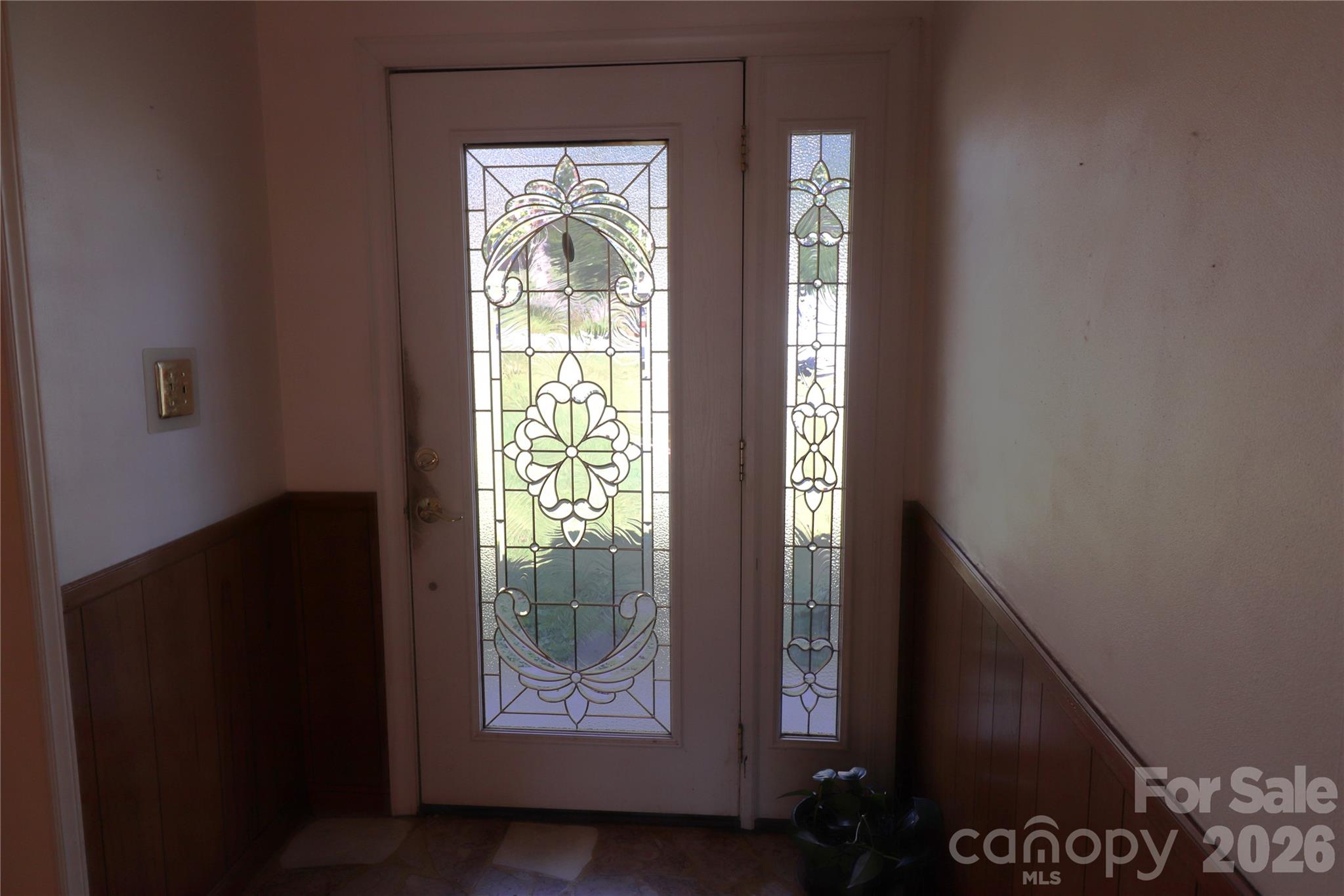 2157 Ridgewood Drive Property Photo 2