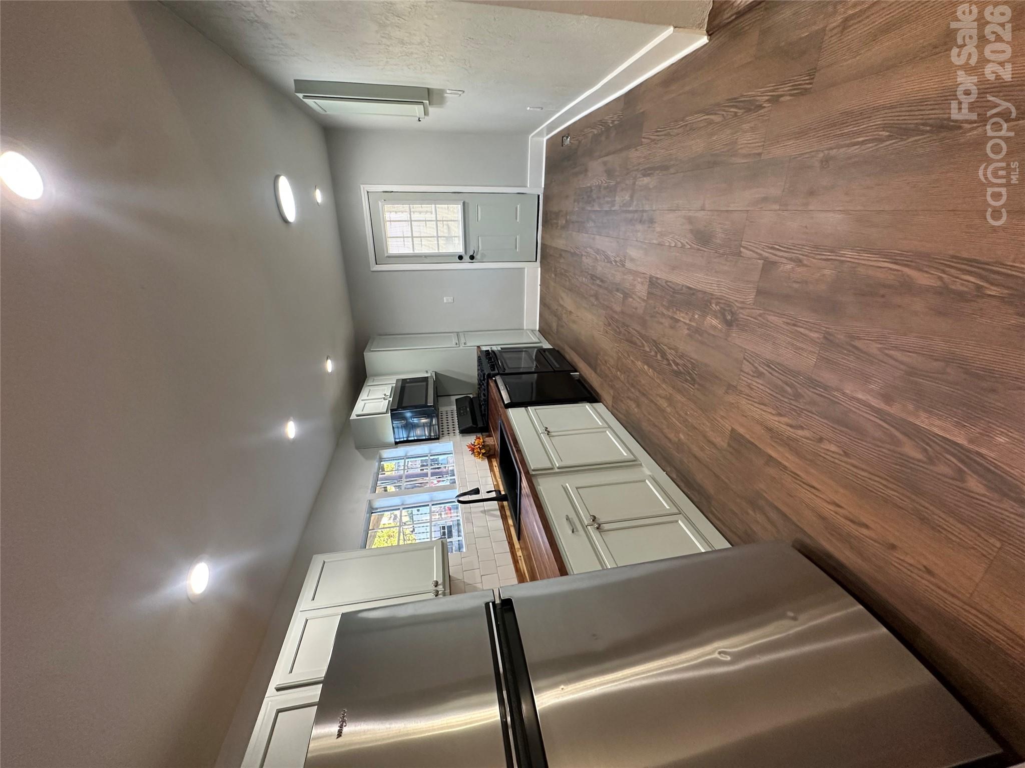 22 Midway Street Property Photo 5