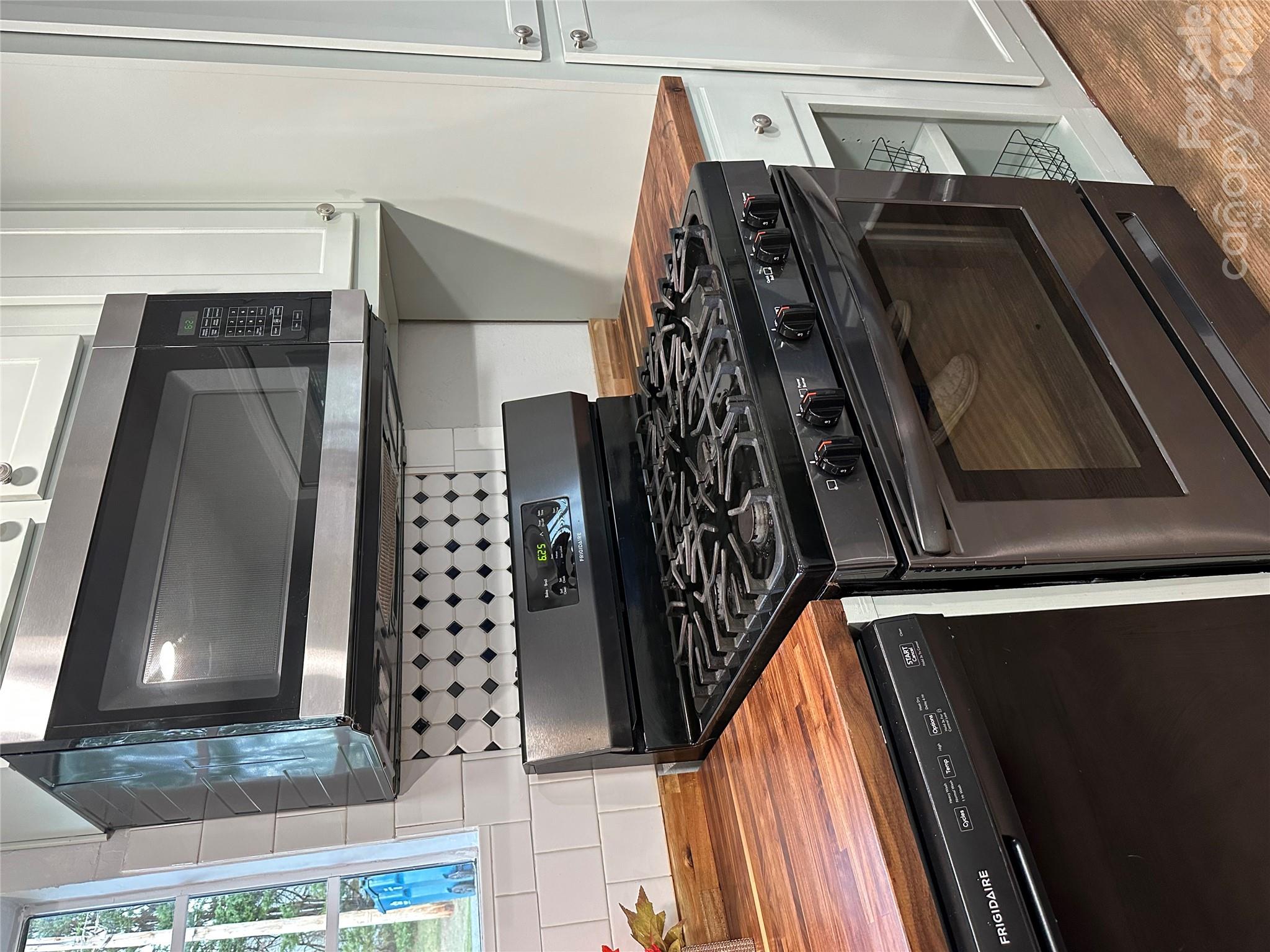 22 Midway Street Property Photo 7