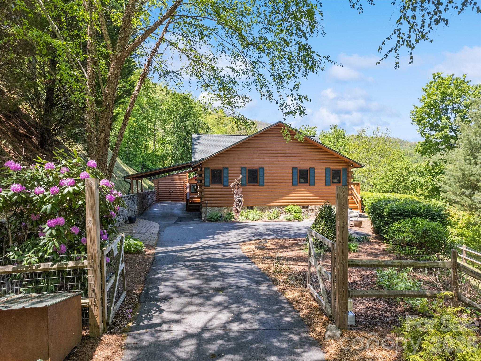 970 Campbell Mountain Drive Property Photo 3