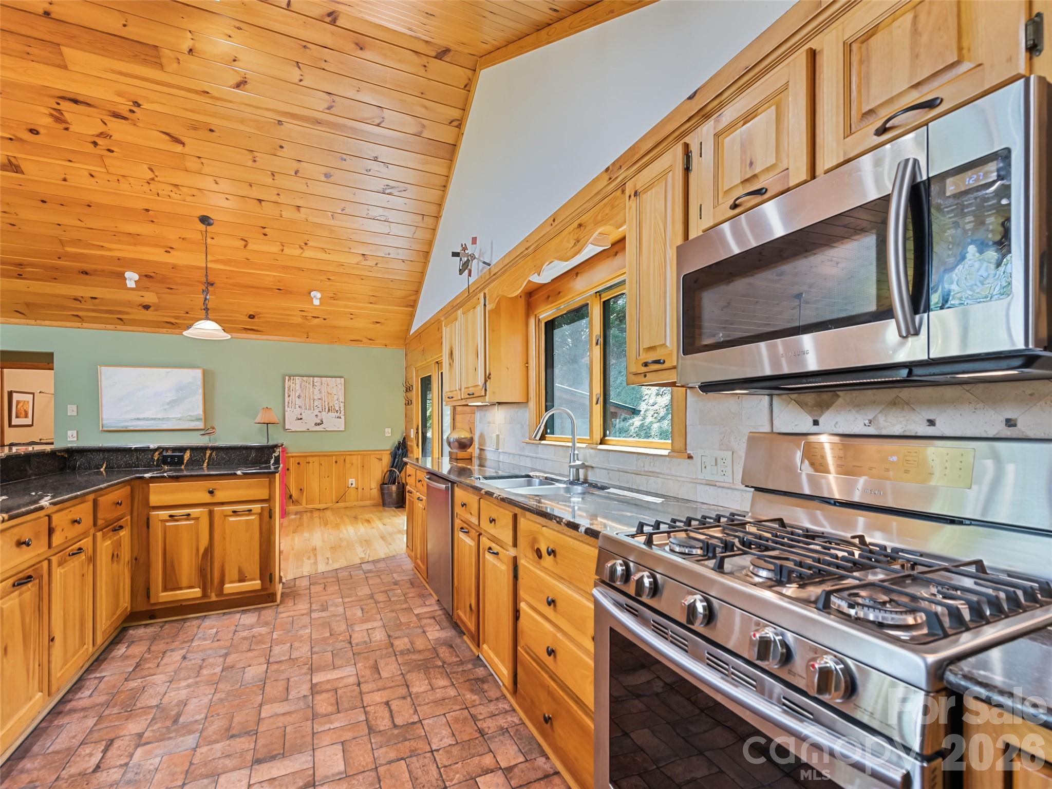 970 Campbell Mountain Drive Property Photo 18
