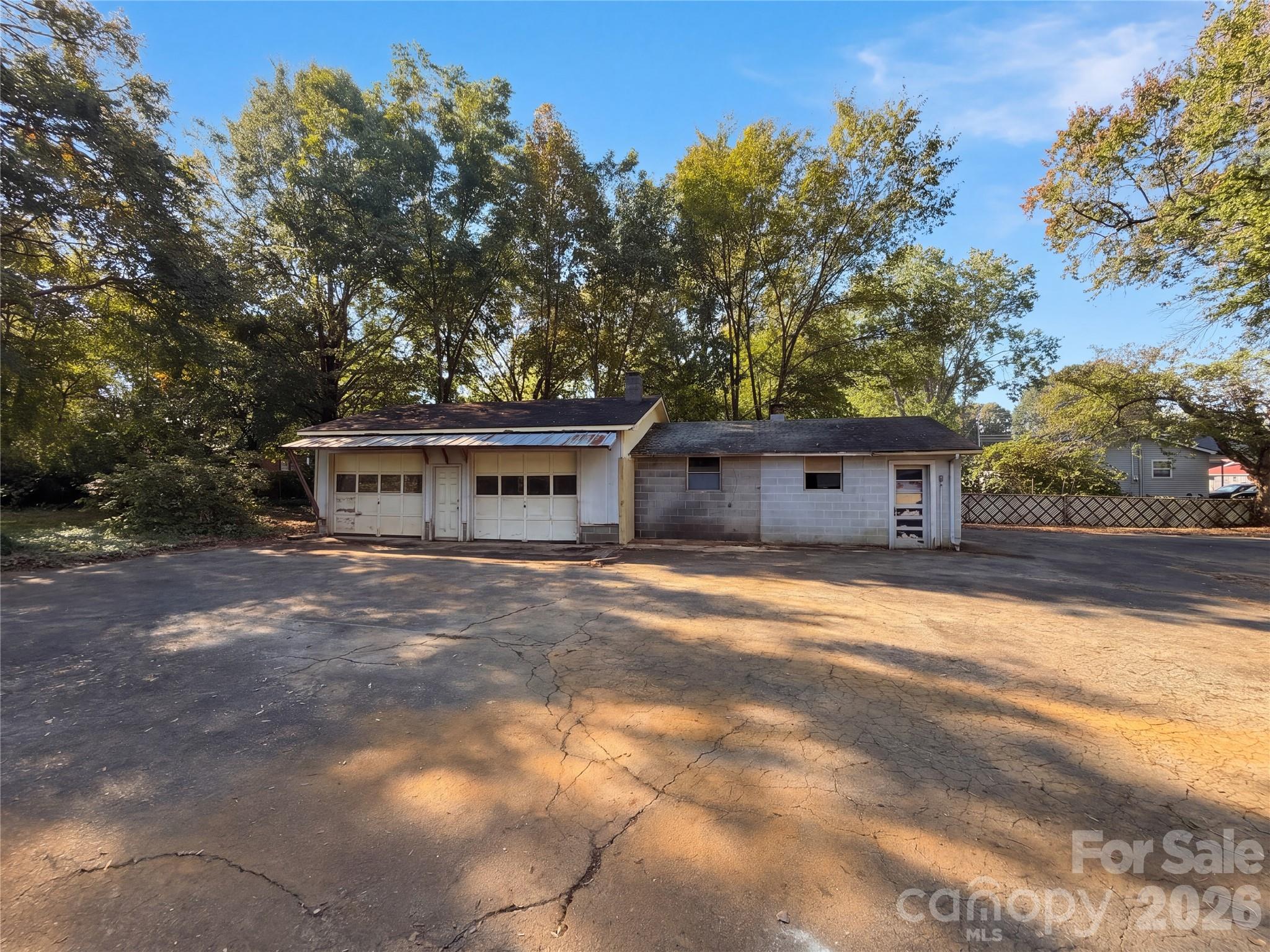 5525 Bertie Avenue Property Photo 2