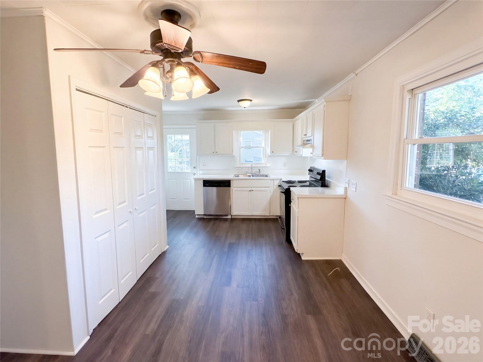 5525 Bertie Avenue Property Photo 5