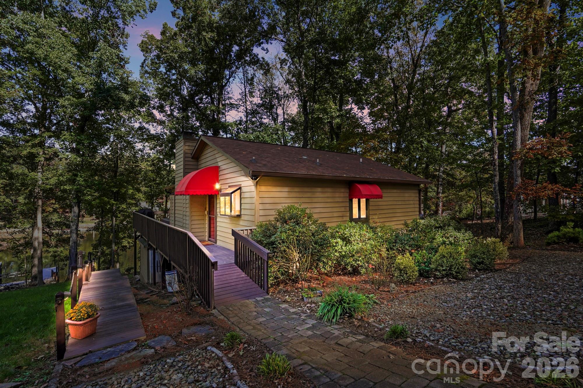 7087 Cove Creek Drive Property Photo 1