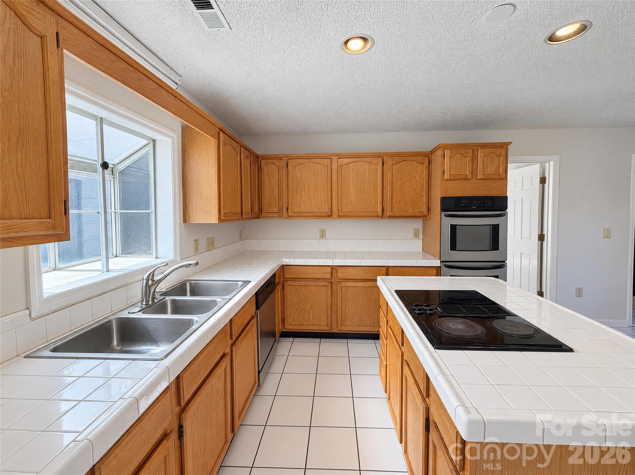 5244 Dayan Drive Property Photo 7