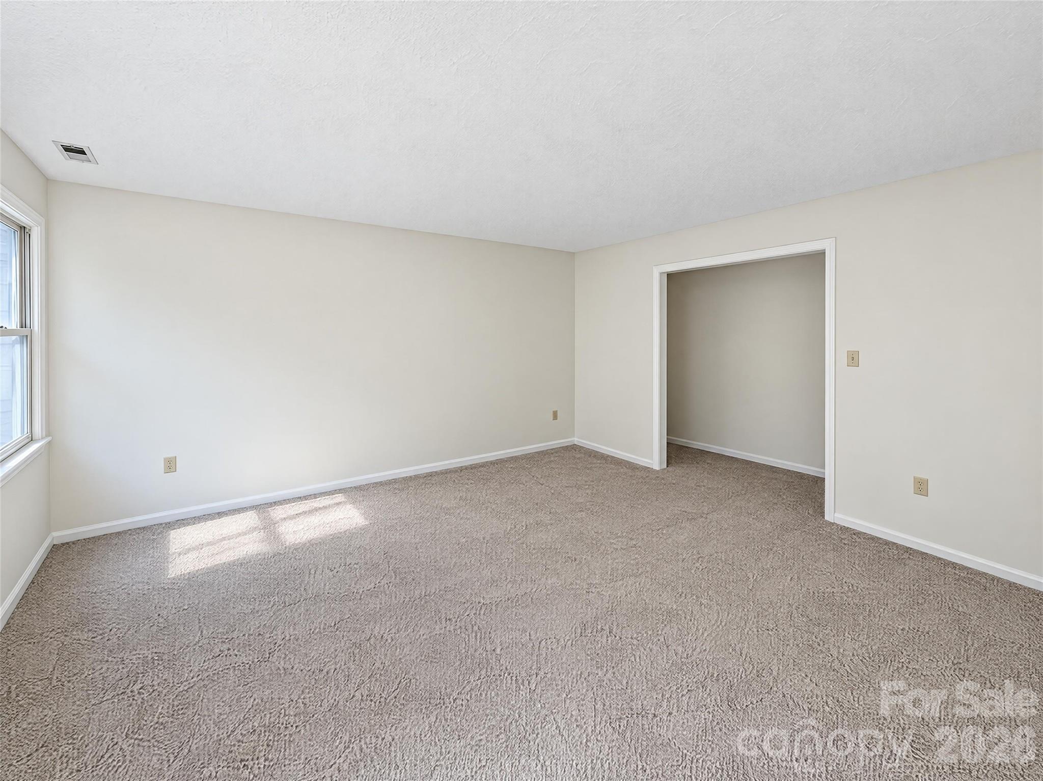 5244 Dayan Drive Property Photo 12