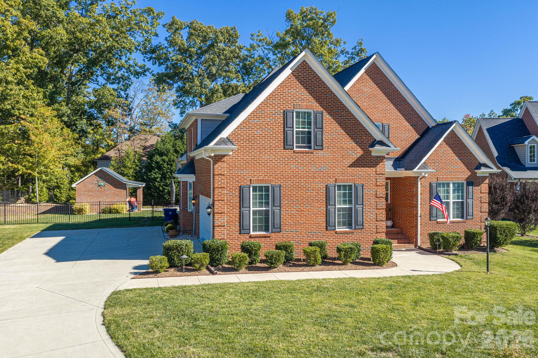 1109 Creekwalk Drive Property Photo 1
