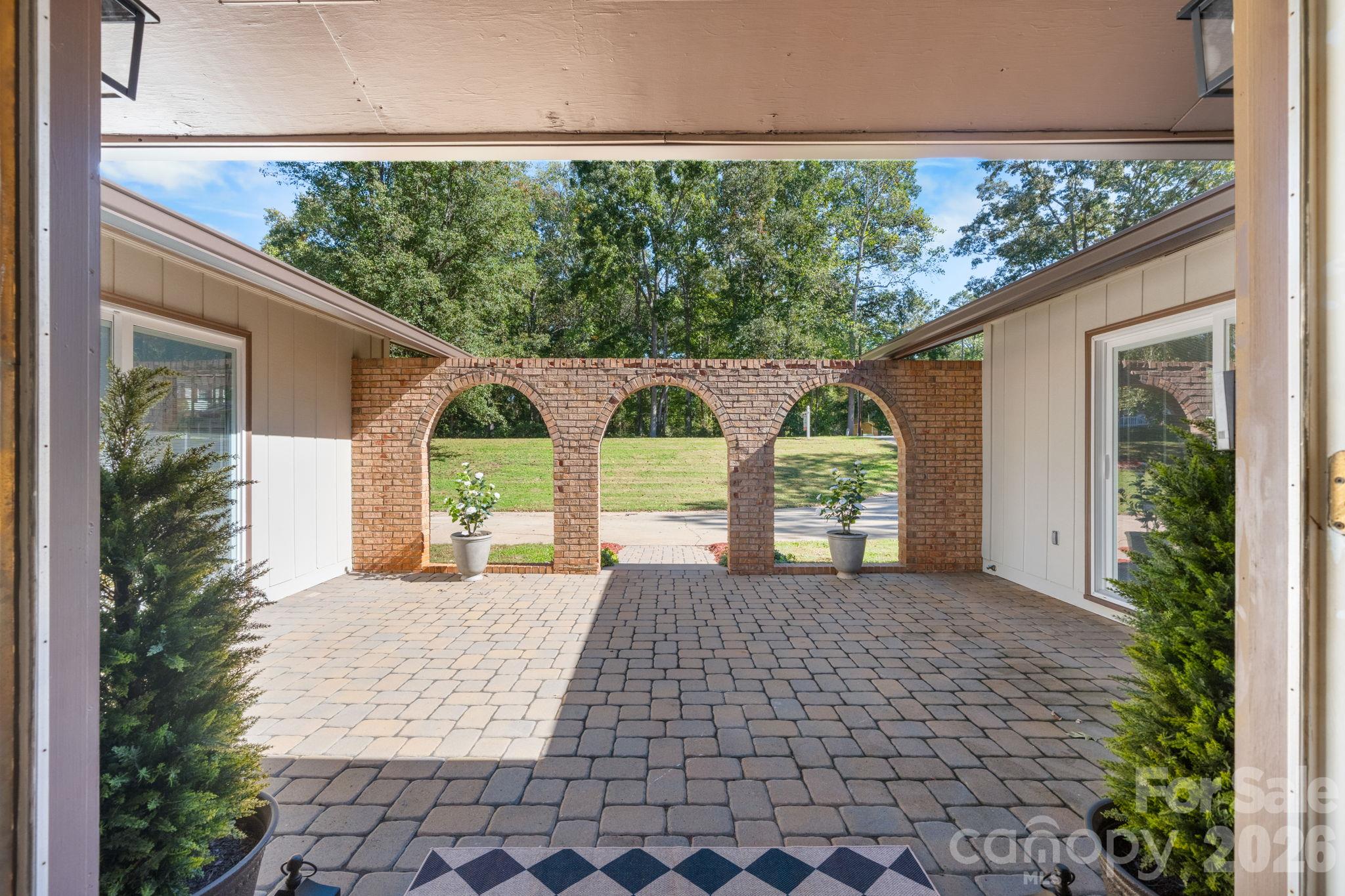 4024 Wandering Lane Property Photo 2
