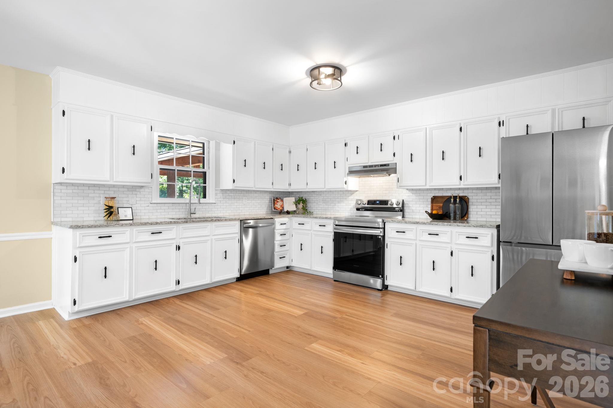 4024 Wandering Lane Property Photo 9