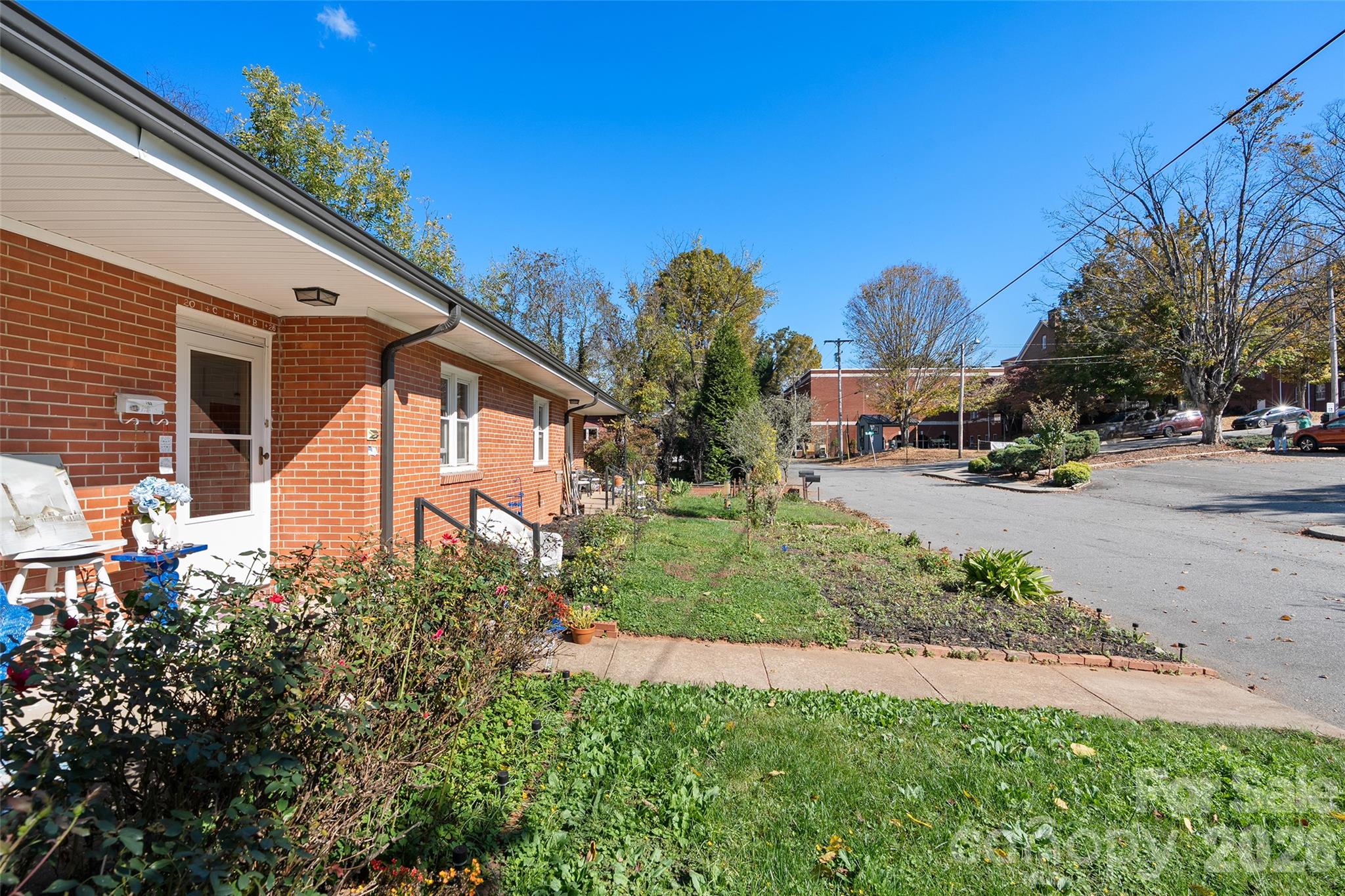 152 Tate Street Property Photo 2