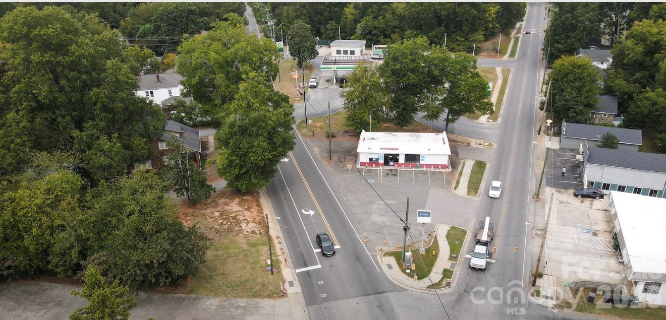 1000 N Charlotte Avenue Property Photo 2
