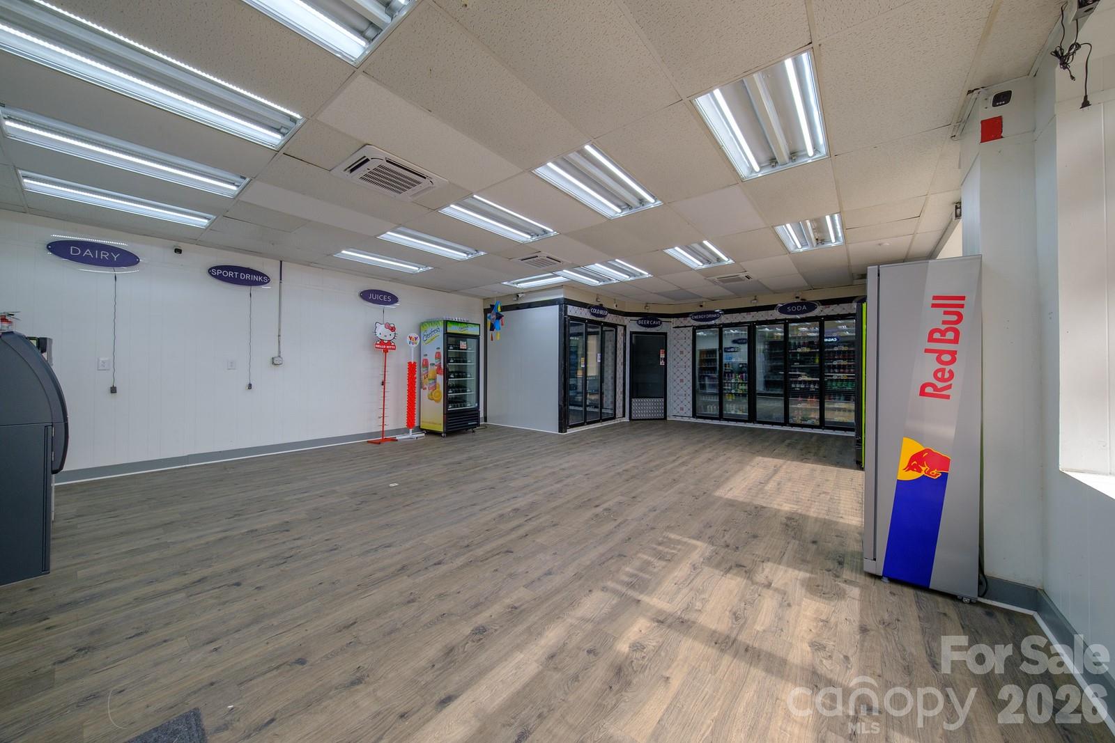 1000 N Charlotte Avenue Property Photo 6