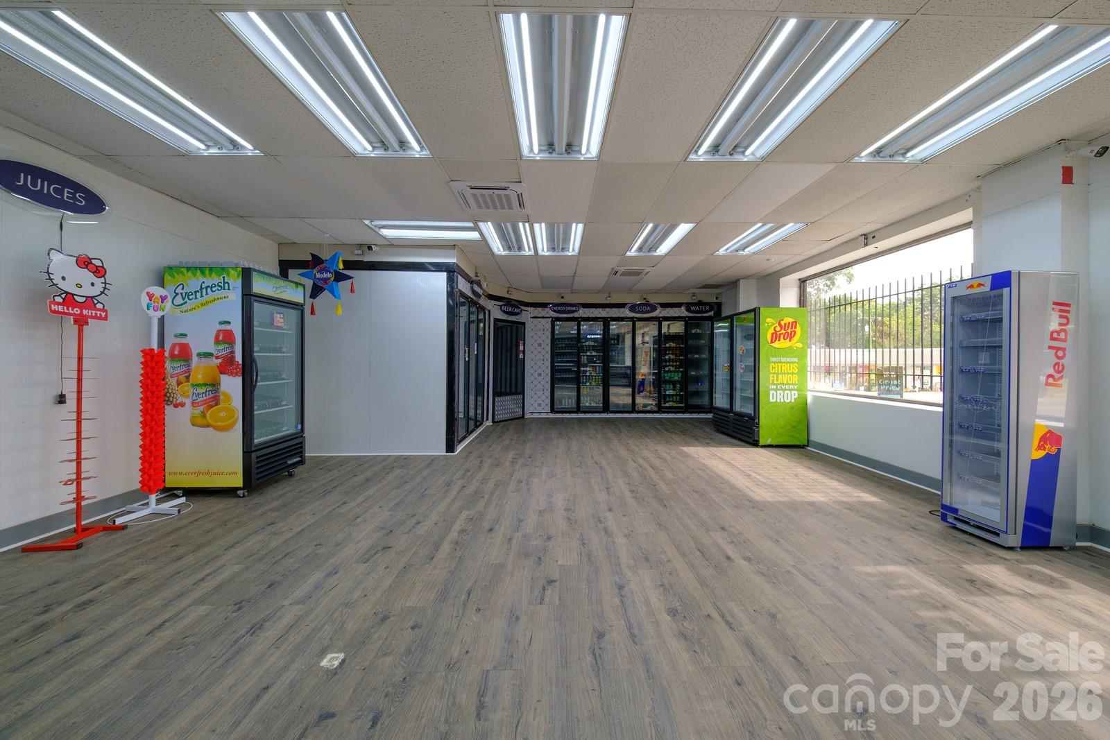 1000 N Charlotte Avenue Property Photo 7