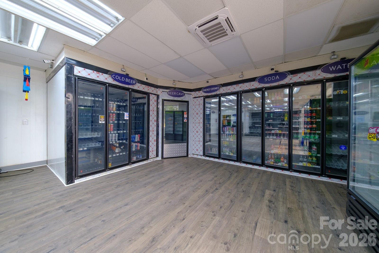 1000 N Charlotte Avenue Property Photo 8